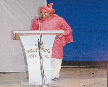 महाराष्ट्राचे हास्य सम्राट मिर्झा रफी अहेमद बेग मायक्रोस्टार कॉम्प्युटर कडुन शिवजयंती निमित्त आयोजित व्याख्यानमालेत आपली कला सादर करताना